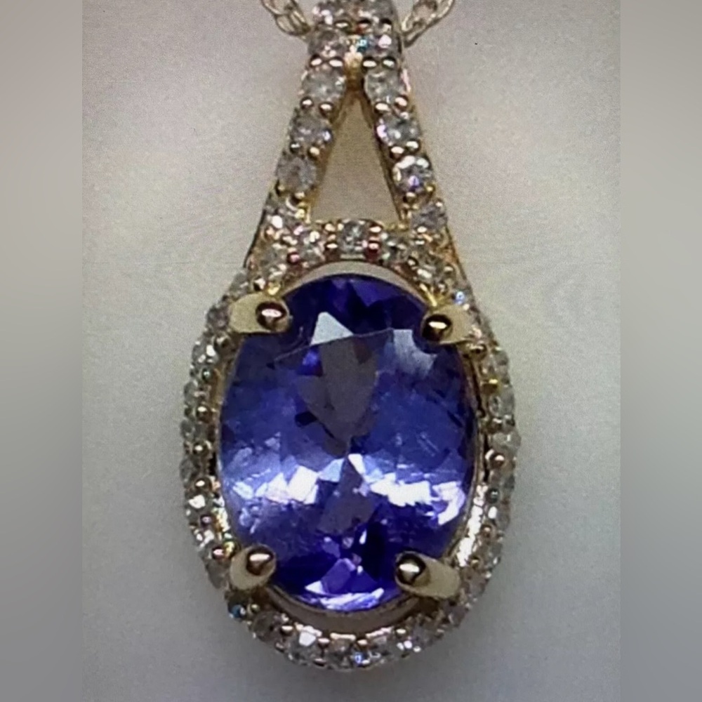 10K Yellow Gold Oval Shape Tanzanite and Diamond 0.15ct twt Pendant with Chain